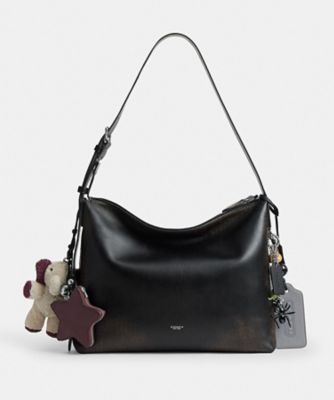 モット メッセンジャー バッグ 38・ラブド レザー・チャーム | COACH